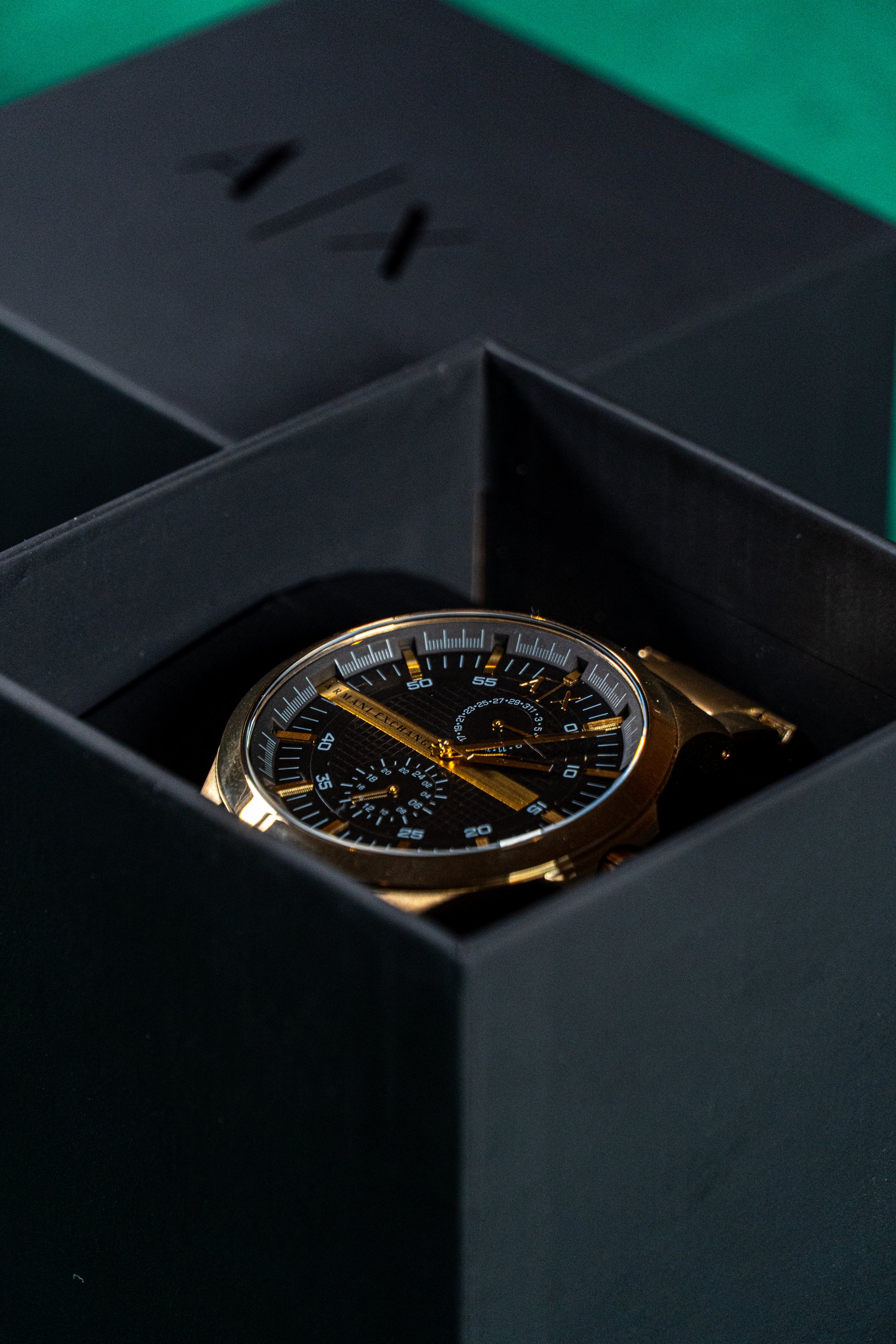 ARMANI EXCHANGE - GOLD TONE BLACK DIAL